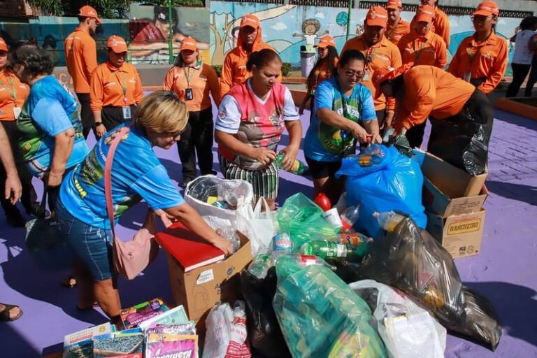 Prefeitura de Manaus realiza ação itinerante de educação ambiental e coleta seletiva no bairro Compensa