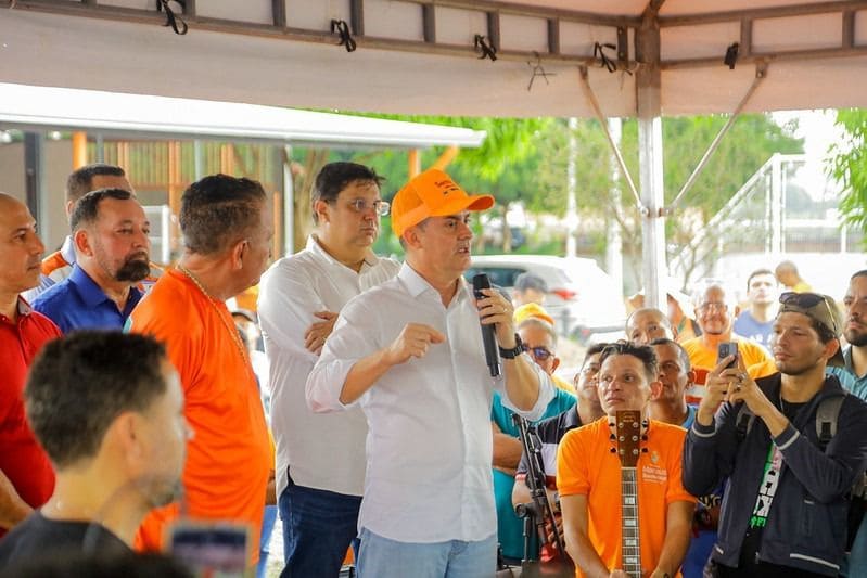 Prefeito David Almeida entrega primeira estação meteorológica municipal e reforça frota de limpeza com 10 novos caminhões