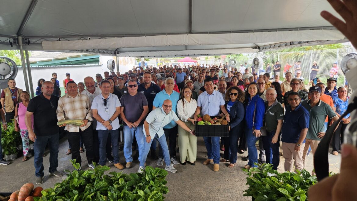 Governo do Amazonas entrega R$ 1,6 milhão em crédito rural para agricultores de Rio Preto da Eva