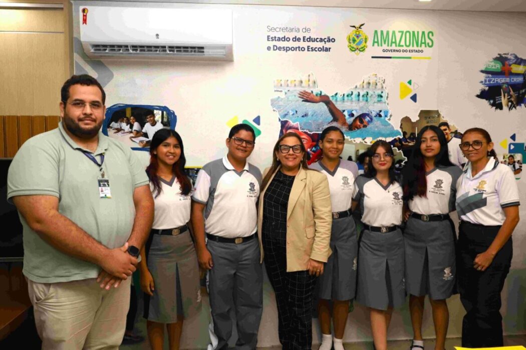 Secretaria de Educação e Iphan discutem reforma do Colégio Dom Pedro II com alunos e professores