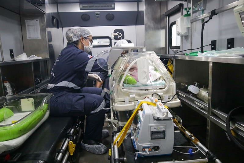 Gêmeas siamesas nascidas na maternidade Ana Braga passarão por cirurgia em hospital de referência