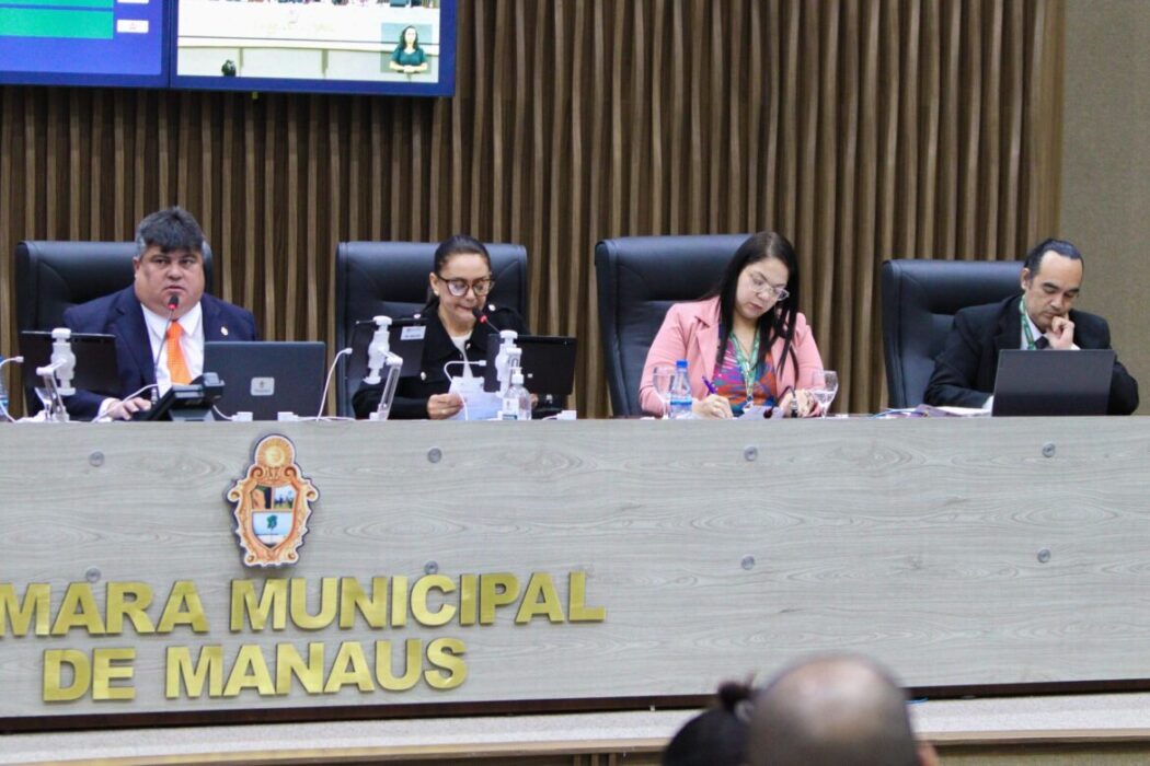 Câmara Municipal de Manaus delibera projetos sobre cobrança de serviços públicos e combate a crimes cibernéticos