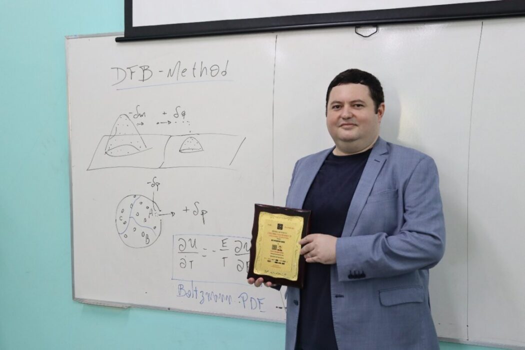 Professor da UEA recebe nomeação internacional por pesquisa em Física Estatística