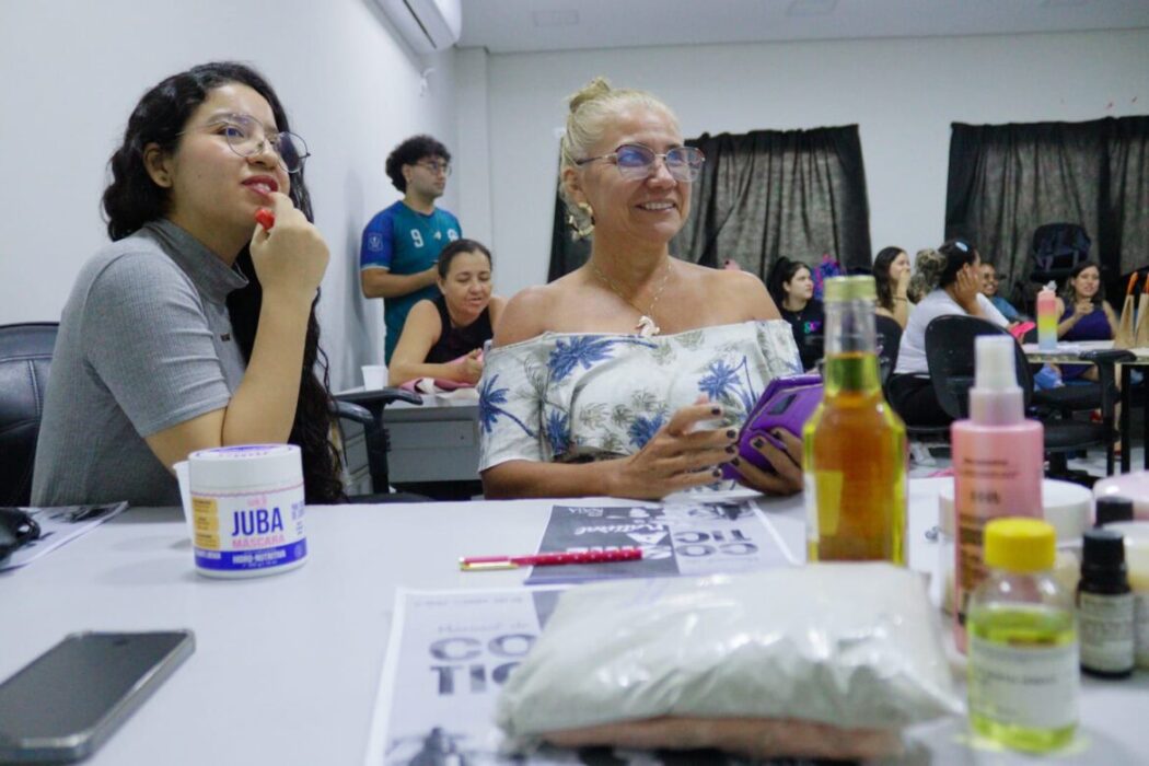 Empreendedorismo: mulheres em vulnerabilidade social iniciam curso de Cosméticos Naturais, por meio de parceria entre Sejusc e UEA