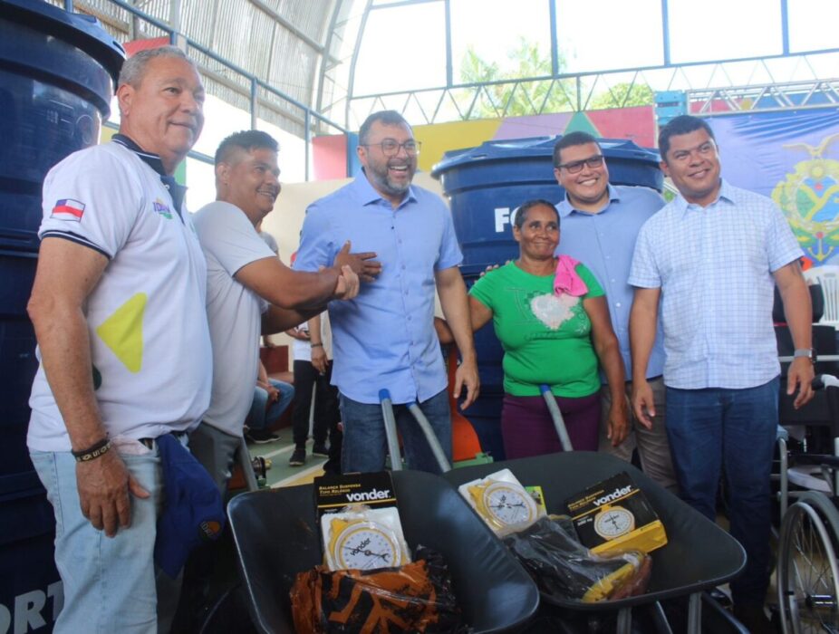 Em Barcelos, Sepror beneficia produtores rurais com entregas de insumos e implementos agrícolas