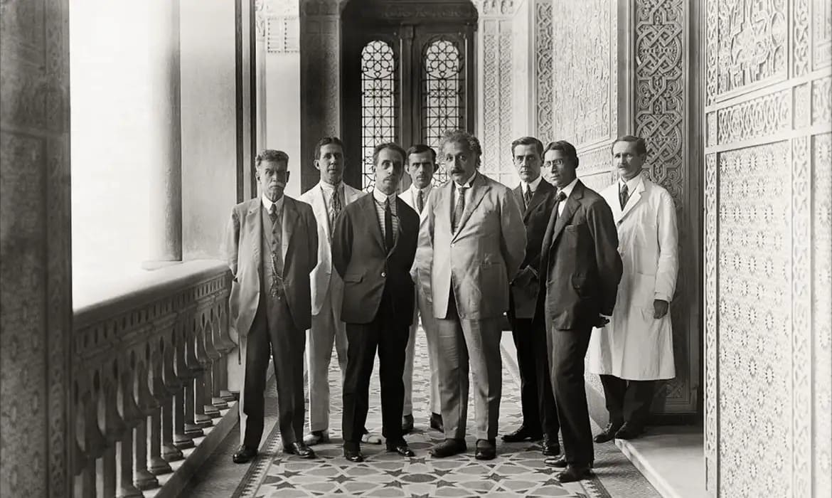 Centenário da visita de Albert Einstein ao Brasil relembra marco na história da ciência