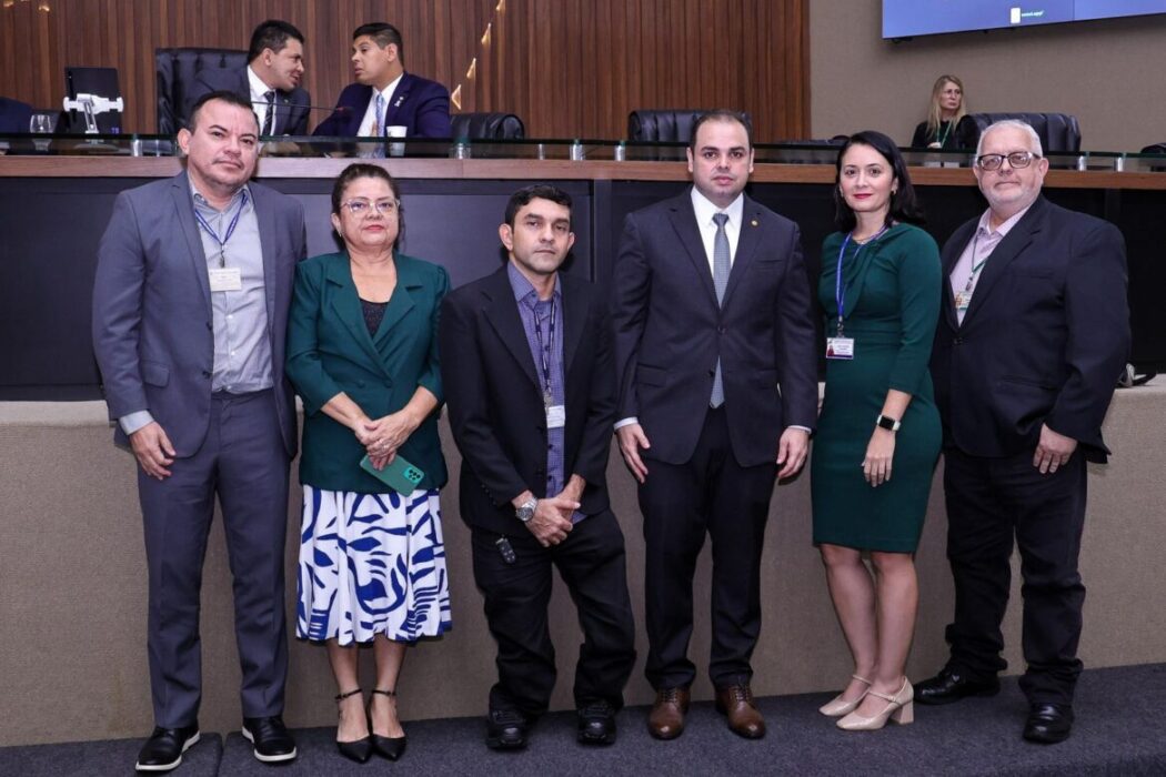 Presidente Roberto Cidade assina portaria que cria Comissão Especial para condução do concurso público da Aleam