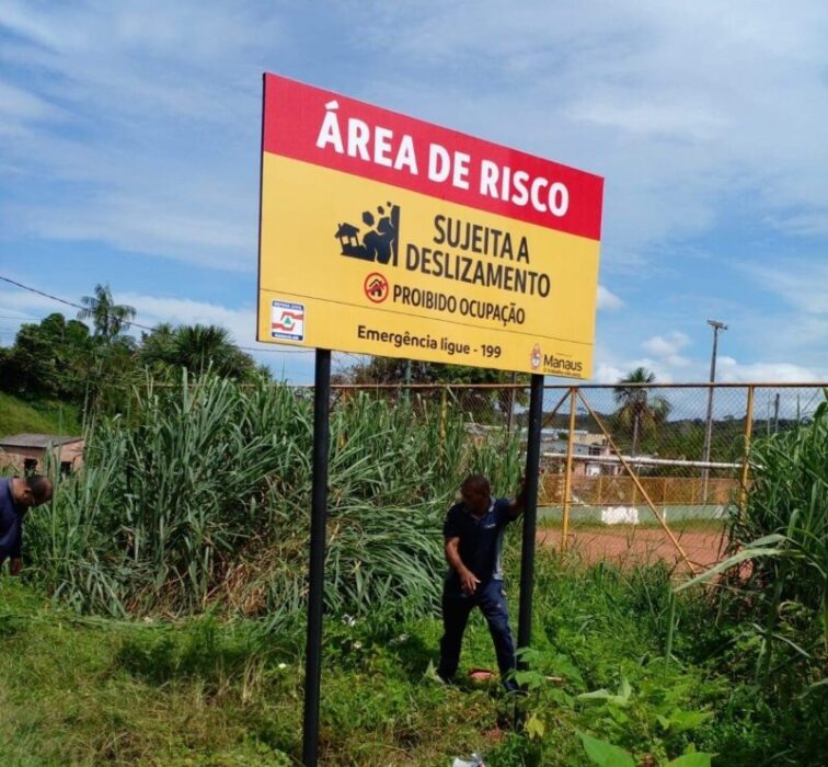 Placas alertam áreas de risco alto e muito alto na capital