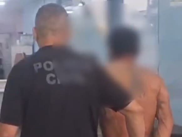 Filho é preso acusado de abus@r sexwalment3 da própria mãe, em Manacapuru