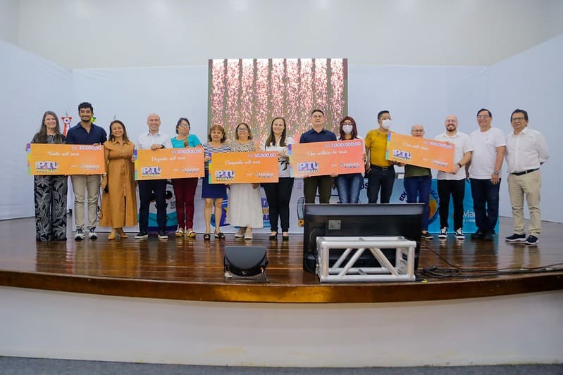 Prefeito David Almeida entrega primeiros prêmios do IPTU Premiado 2025 e reforça valorização do contribuinte