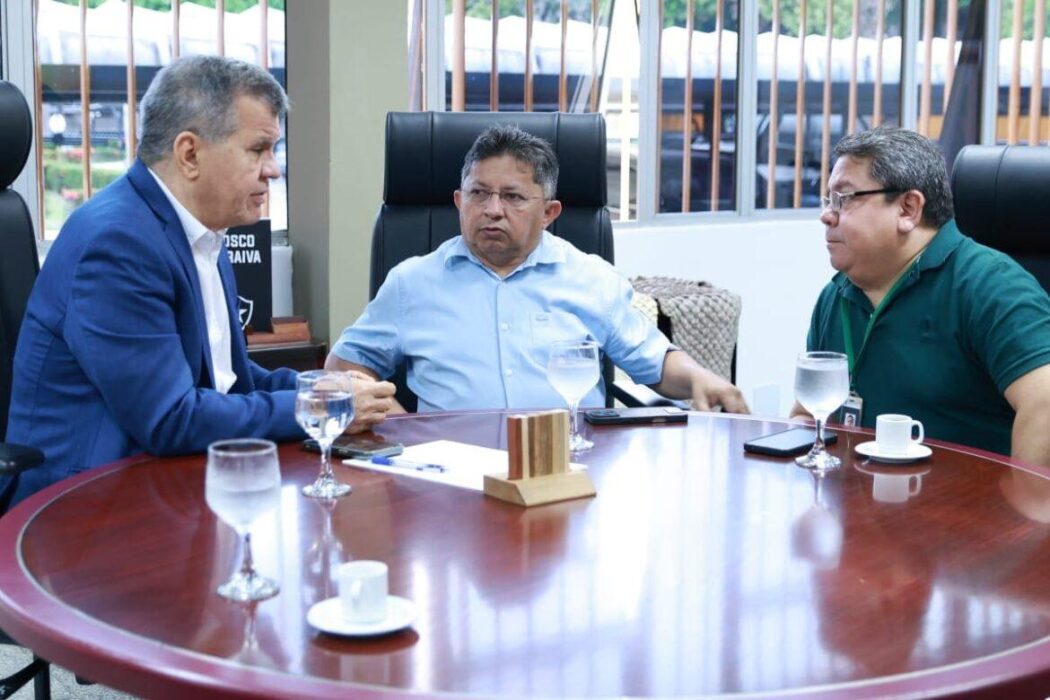 Sinésio Campos avança na regularização de terras da Suframa em reunião com presidente da autarquia e SPU