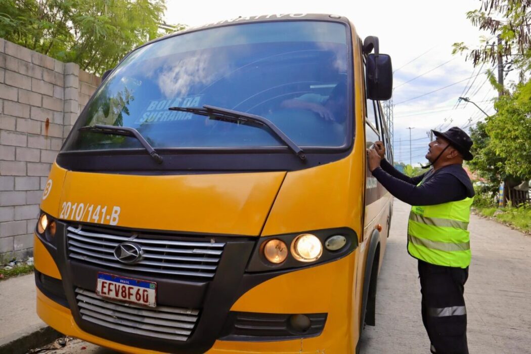 Prefeitura de Manaus realiza fiscalização em transporte complementar no Distrito Industrial