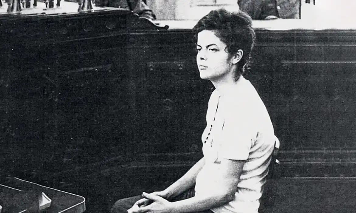 Comissão aprova anistia política para ex-presidente Dilma Rousseff