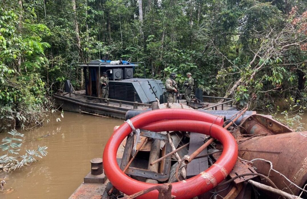 Mineração ilegal no alvo: Operação Ágata 2025 desmonta estruturas de garimpos na Amazônia Ocidental