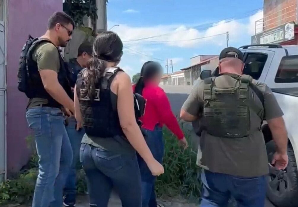 ‘Dama do Tráfico’ condenada a 10 anos por relação com o crime organizado é presa em Manaus