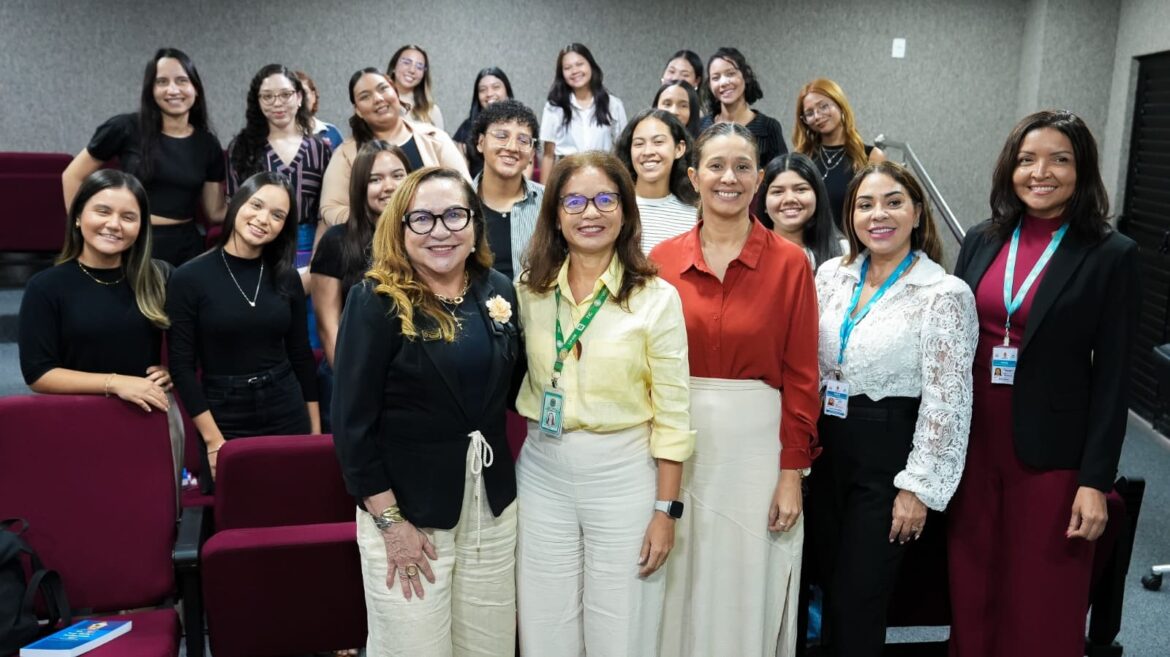 Alunos de Relações Públicas realizam visita técnica na Câmara Municipal de Manaus