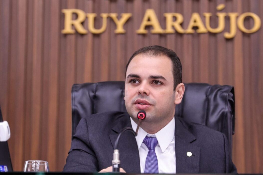 Presidente Roberto Cidade apresenta PL que protege consumidores negativados na contratação de planos de saúde