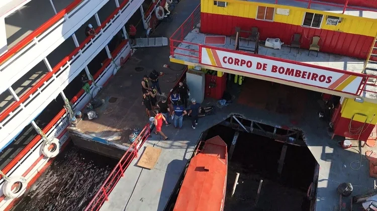 Adolescente morre afogado após choque em flutuante