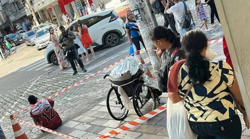 Homem que circulava com o corpo do avô idoso no Centro de Manaus é preso por ameaç4r e injuriar a ex-namorada