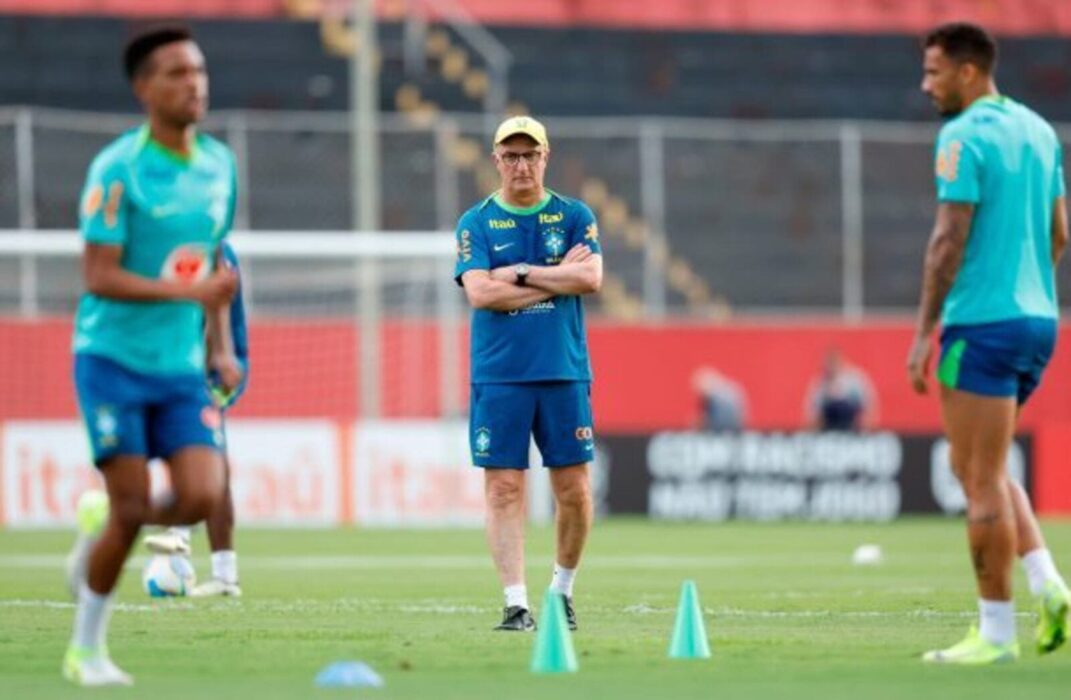 Carlo Ancelotti comanda o primeiro treino da seleção brasileira