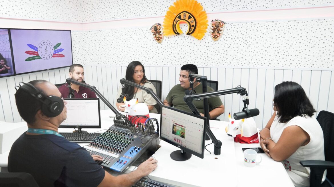 Última edição do programa 'Câmara & Toada' une Caprichoso, Garantido e a memória de Arlindo Júnior