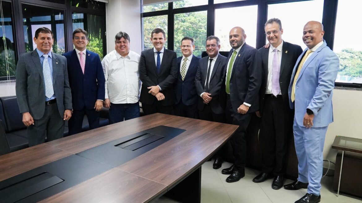 Presidente David Reis e vereadores recebem vice-prefeito Renato Junior na Câmara Municipal de Manaus