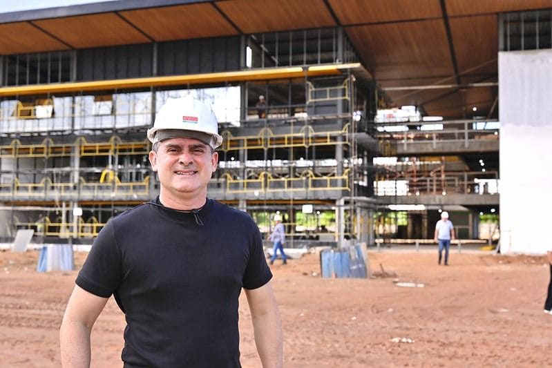 Prefeito David Almeida fiscaliza obras em quatro bairros e reforça compromisso com cronograma e eficiência da gestão