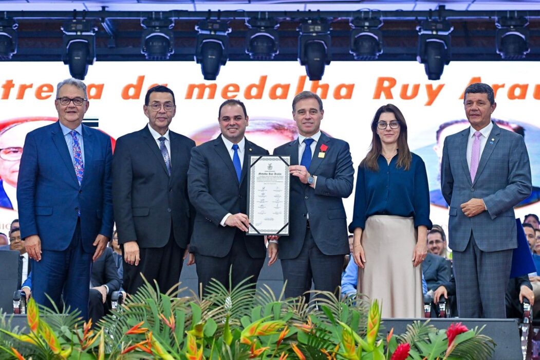 Presidente Roberto Cidade comanda Sessão Solene que outorgou honrarias a ministros do STF, STJ e jurista internacional