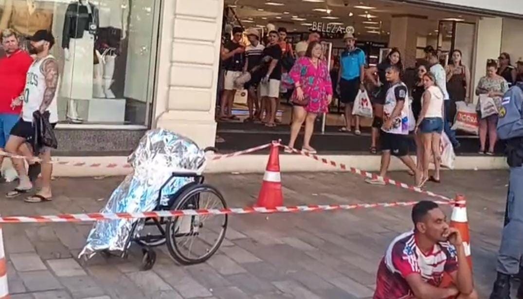 Neto é preso após andar com o avô morto em cadeira de rodas no Centro de Manaus