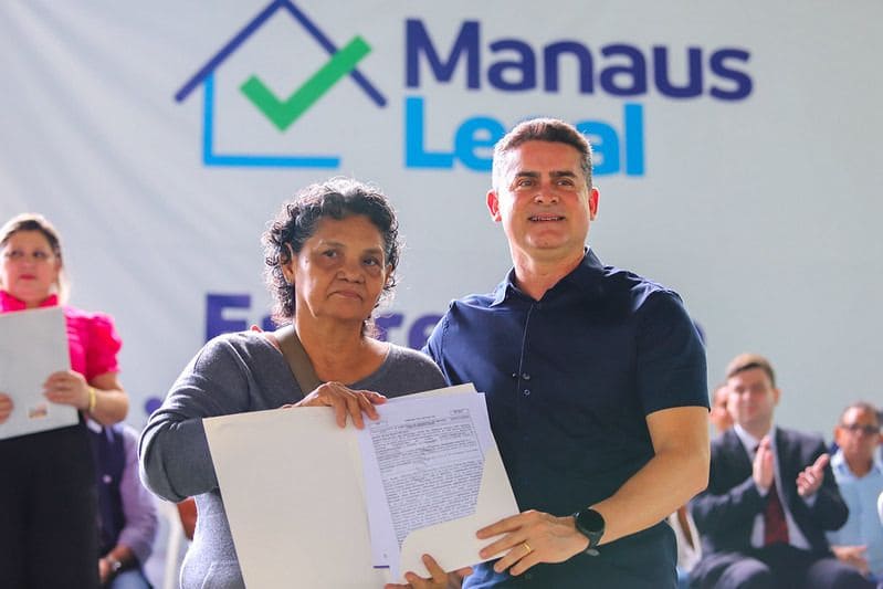 Prefeito David Almeida entrega mais de 400 registros de imóveis e reforça compromisso com a moradia digna e a regularização fundiária em Manaus