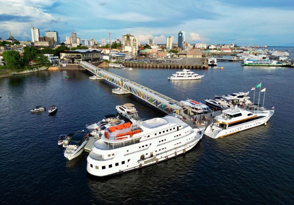 Prefeito David Almeida celebra um ano do píer turístico Manaus 355 com visita institucional ao local