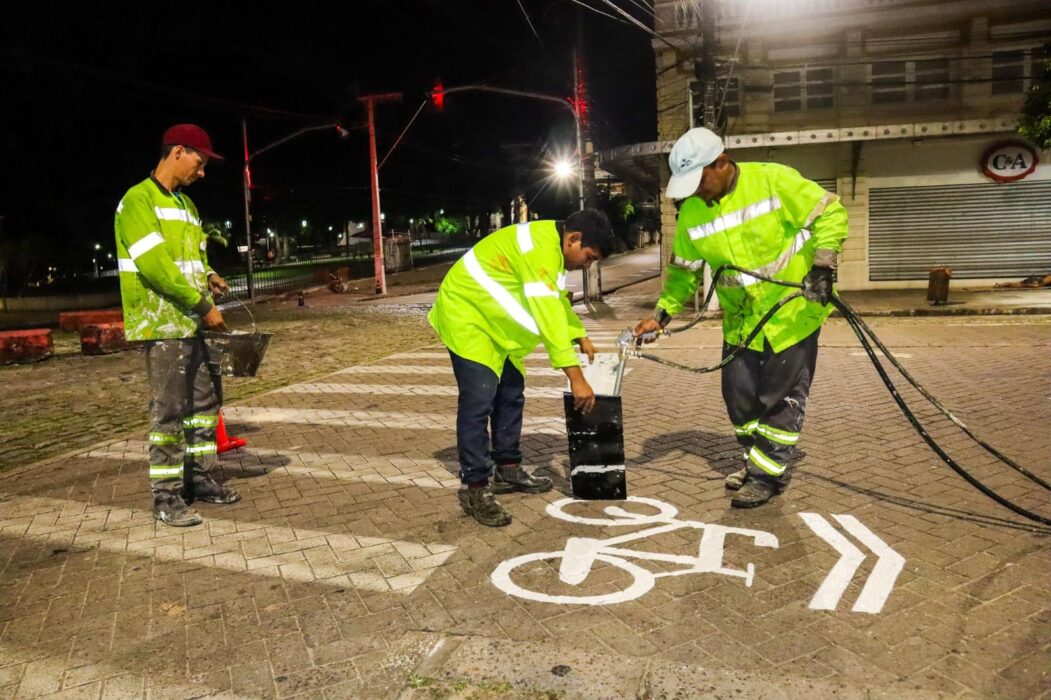 Prefeitura inicia sinalização da nova ciclorrota turística no centro de Manaus