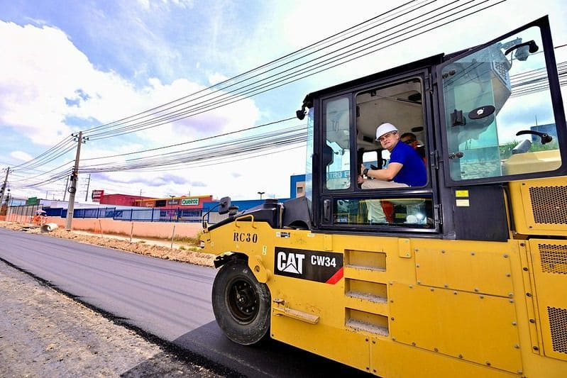 Prefeito David Almeida acompanha de perto reta final das obras do Complexo Viário Rei Pelé