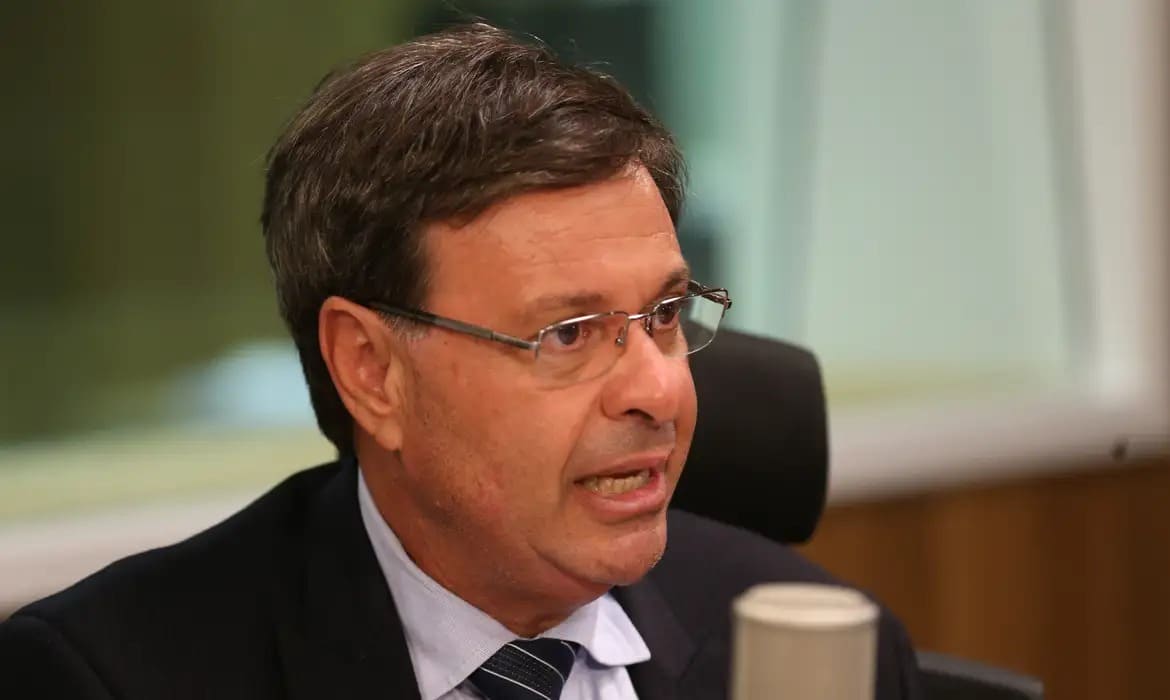 Moraes concede liberdade provisória a Gilson Machado