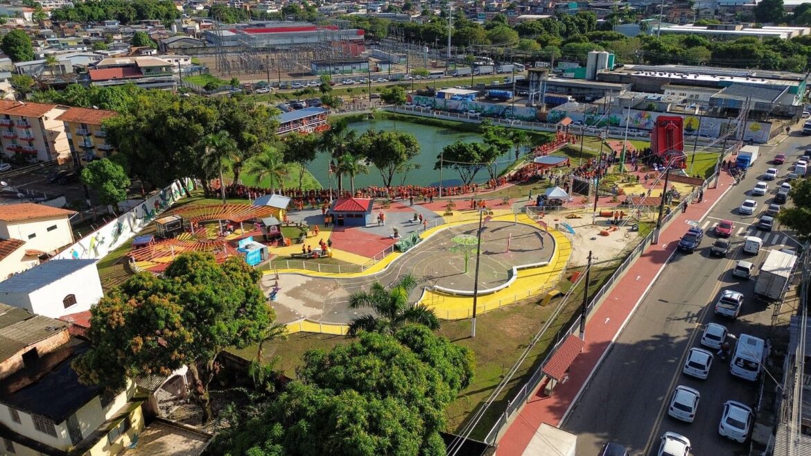 Prefeito David Almeida entrega lagoa da Compensa totalmente revitalizada em comemoração aos 61 anos do bairro