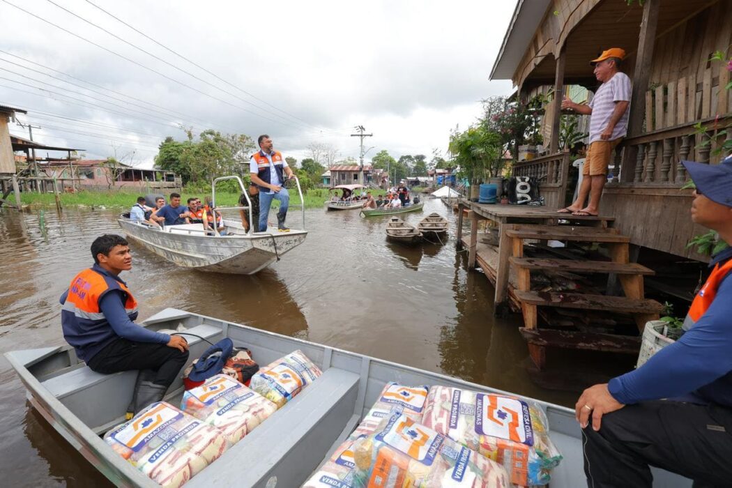 Operação Cheia 2025: Governador Wilson Lima entrega 18 toneladas de alimentos para beneficiar 2 mil famílias de Anamã