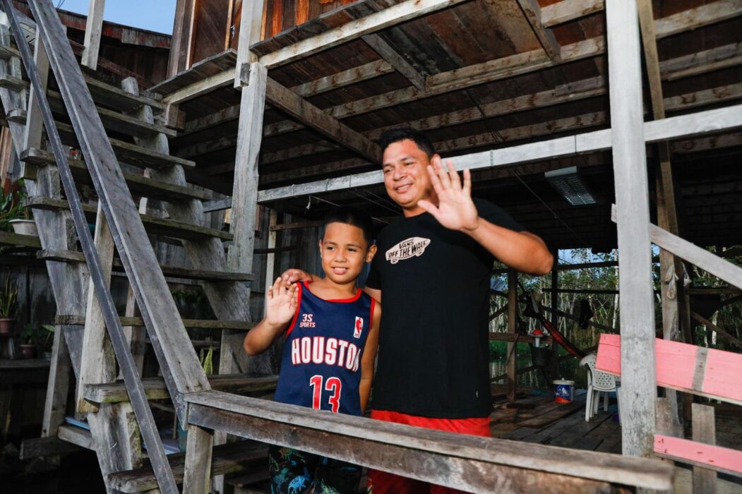‘Achei louvável a atitude do governador’, diz morador de Anamã beneficiado com ajuda humanitária