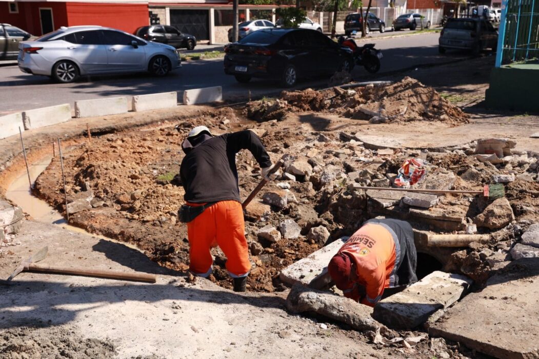 Prefeitura de Manaus realiza obra estratégica e combate riscos de alagamento no Centro da cidade