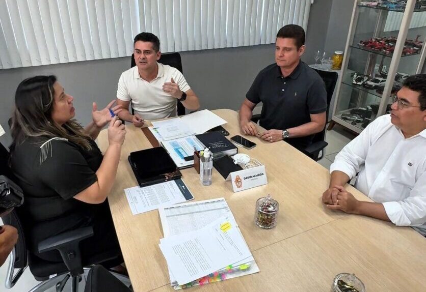 Prefeito David Almeida sanciona reajuste salarial e unificação de data-base para mais de 32 mil servidores municipais de Manaus
