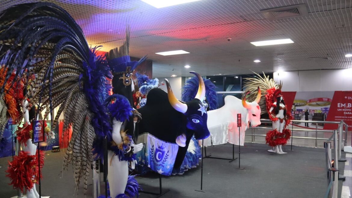 Festival de Parintins 2025: Amazonastur inaugura exposição “Embarque na Magia de Parintins” no aeroporto de Manaus