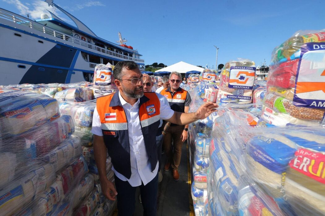 Operação Cheia 2025: Governador Wilson Lima vistoria envio de 230 toneladas de alimentos a municípios atingidos pela cheia