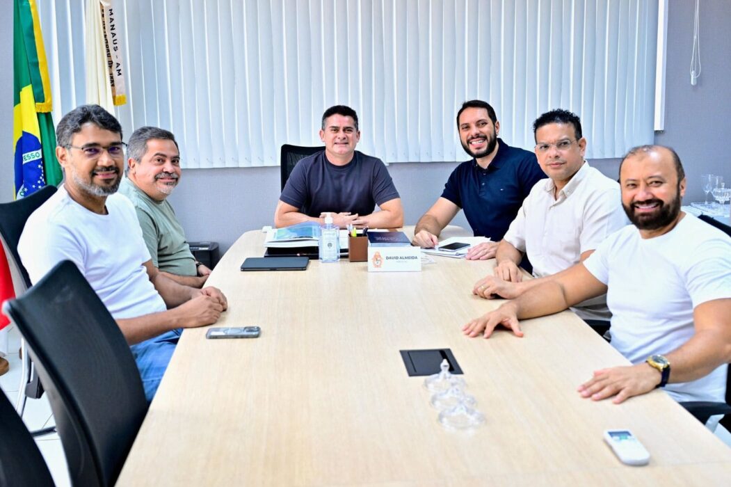 Prefeito David Almeida anuncia força-tarefa para regularizar 10 mil progressões na rede municipal de ensino