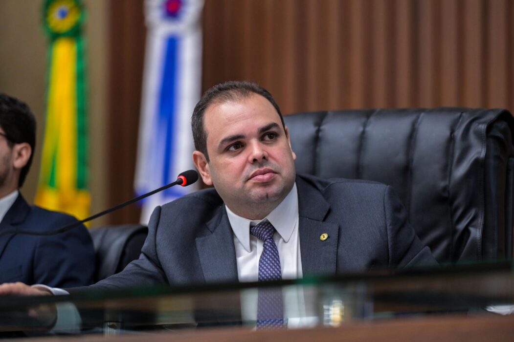 Presidente Roberto Cidade comanda votação que garante diretrizes orçamentárias do Estado para 2026