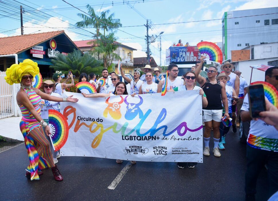Festival de Parintins 2025: 1º Circuito do Orgulho arrasta brincantes em celebração à diversidade