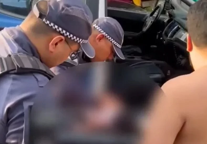 Policiais salvam bebê engasgada em Manaus