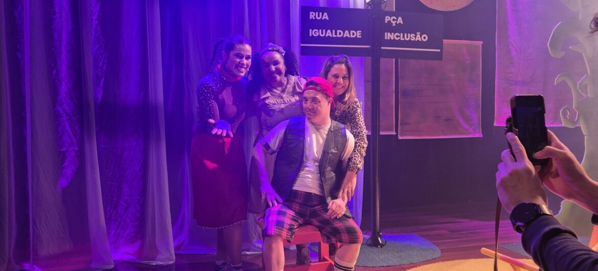 Espetáculo "Ele e Suas Irmãs" coloca a inclusão no centro do palco