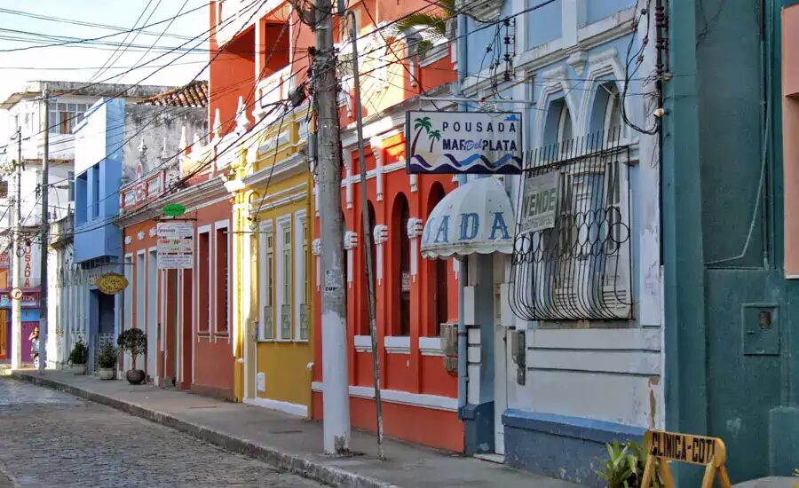 Viajantes partem de Ilhéus para explorar praias e reservas