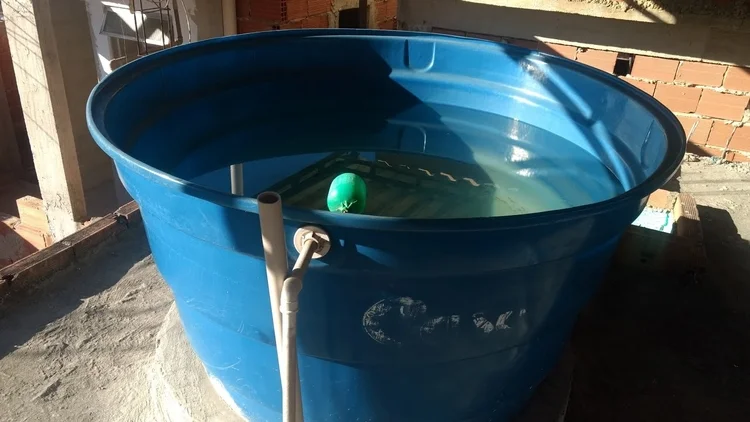 Padrasto agride e tenta afogar menino de 7 anos em caixa d’água no Amazonas