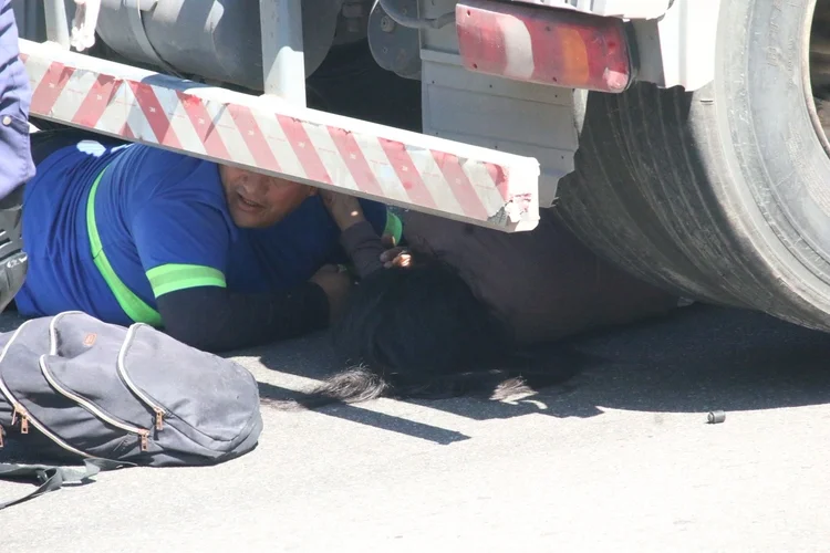 Mulher quase é esmagada durante acidente na Avenida Cosme Ferreira