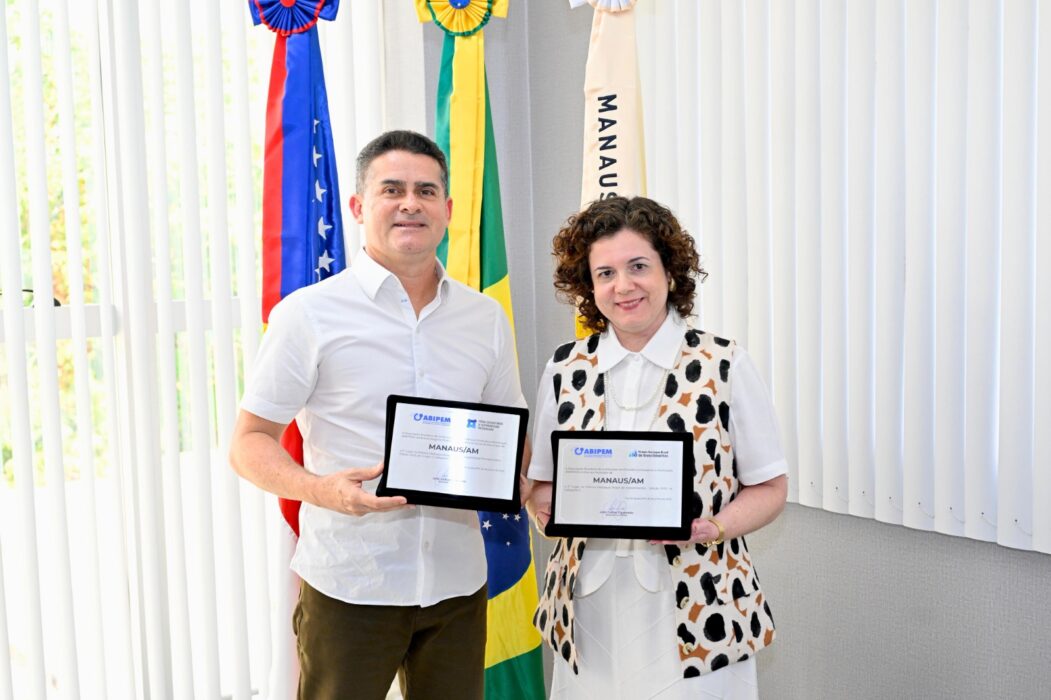Prefeito David Almeida celebra reconhecimento nacional da Manaus Previdência com dois prêmios em congresso da Abipem